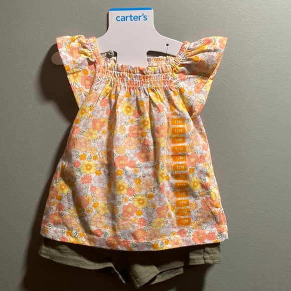 BRAND NEW BABY GIRL CARTERS SET SIZE 12 MONTHS! NWT. SMOKE FREE HOME! - Picture 1 of 4